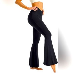 New - Women’s High Waisted - Ribbed - Flare - Yoga Pants - Size M
